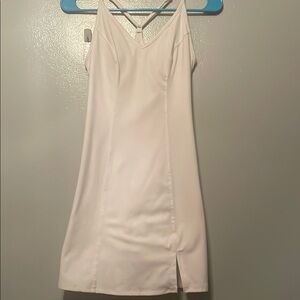 Elegant White Sleeveless Dress